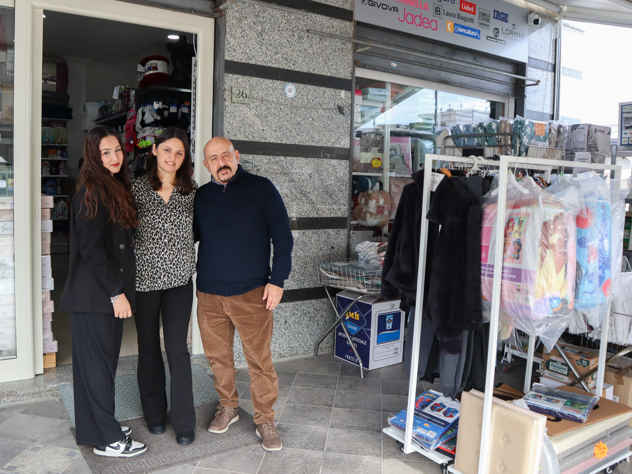 La famiglia IMAR in negozio
